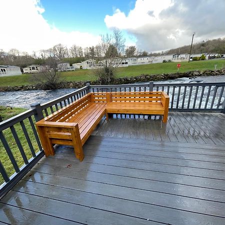 Stunning 3 Bed Riverside Cabin In Snowdonia Caeathro Luaran gambar