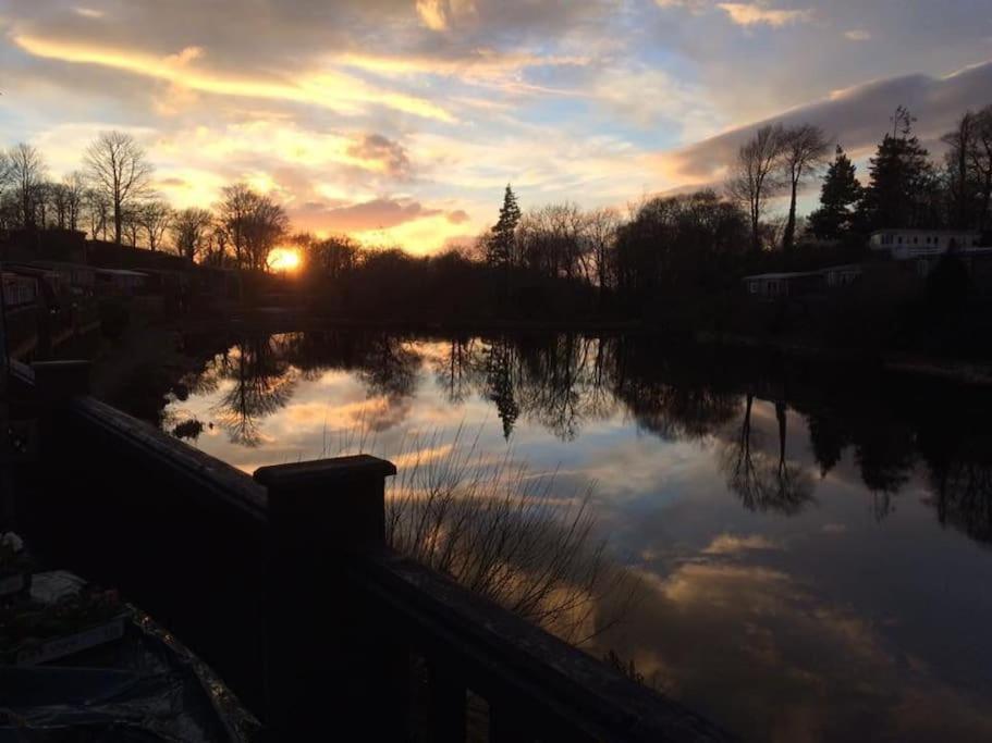 Stunning 3 Bed Riverside Cabin In Snowdonia Caeathro Luaran gambar