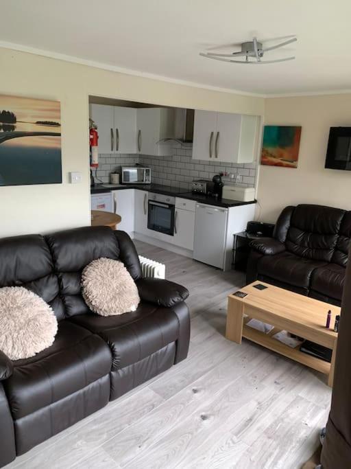 Stunning 3 Bed Riverside Cabin In Snowdonia Caeathro Luaran gambar