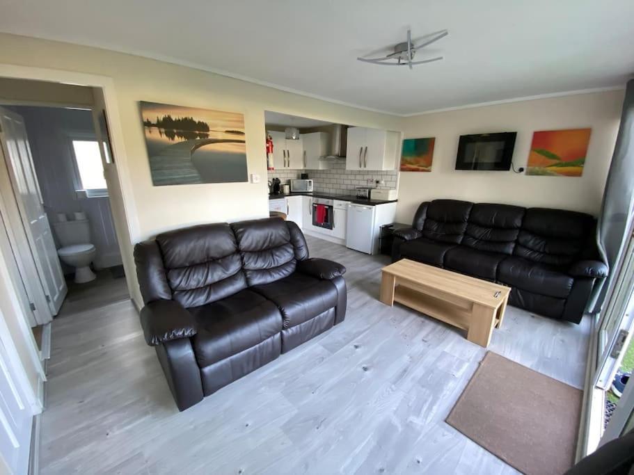 Stunning 3 Bed Riverside Cabin In Snowdonia Caeathro Luaran gambar