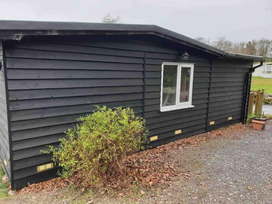Stunning 3 Bed Riverside Cabin In Snowdonia Caeathro Luaran gambar