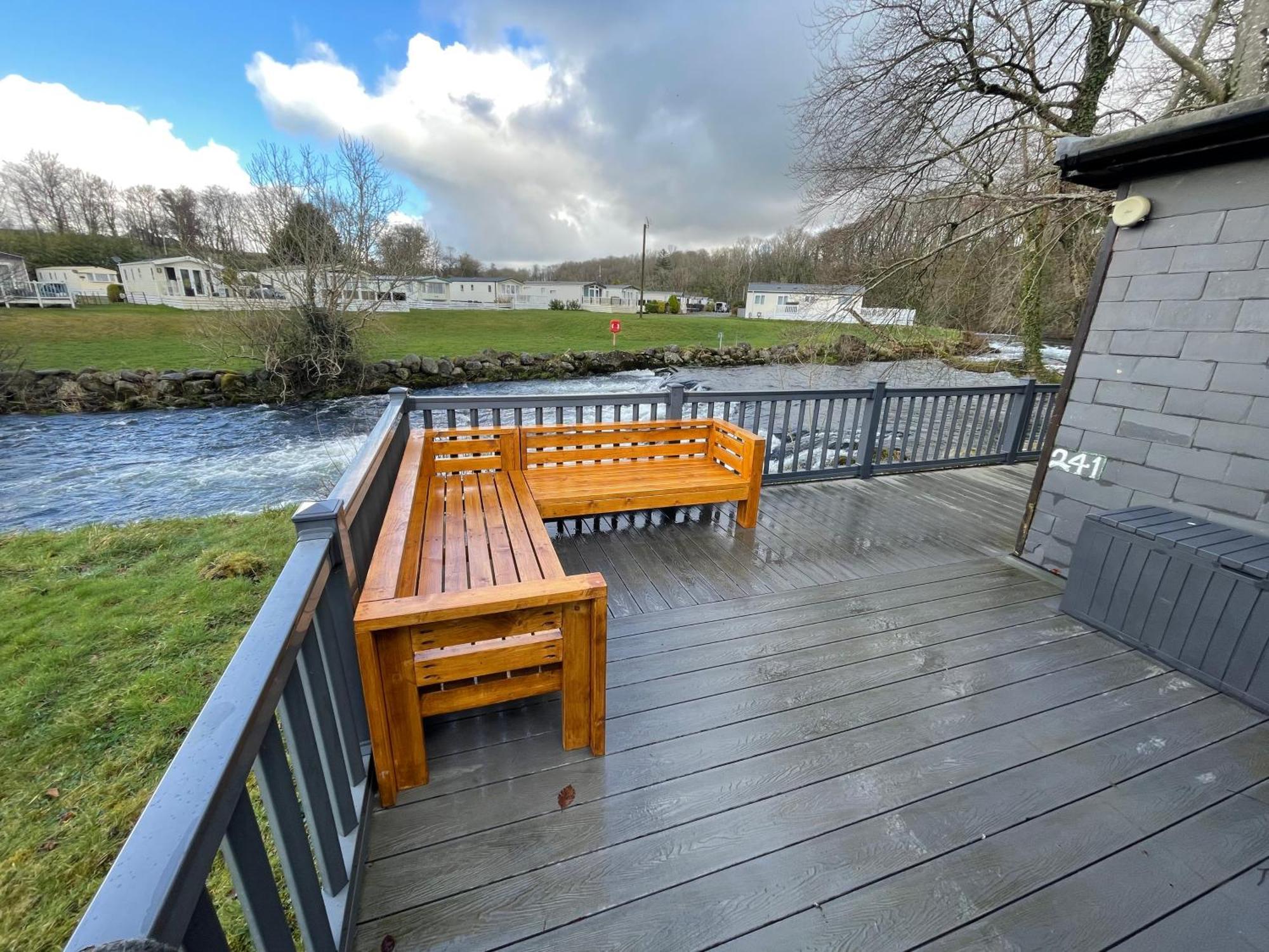 Stunning 3 Bed Riverside Cabin In Snowdonia Caeathro Luaran gambar